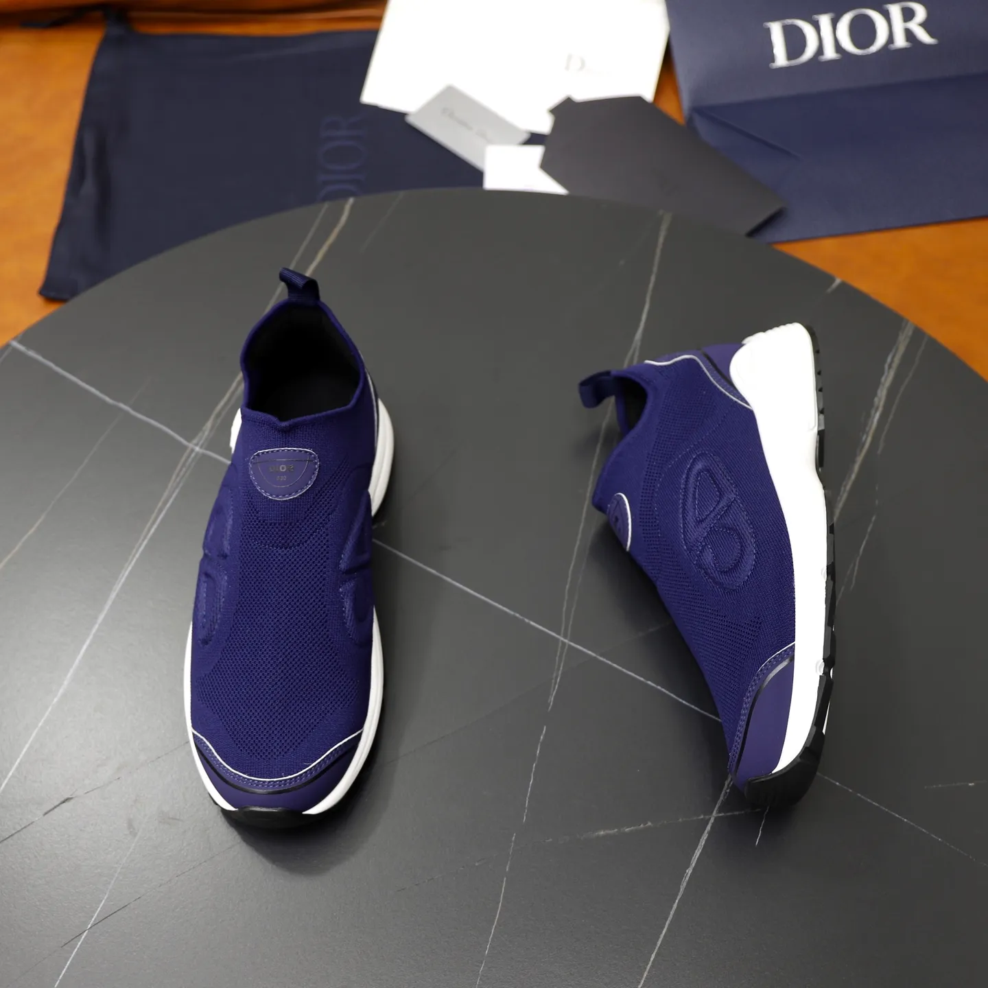 Men's shoes: 520💰Dior Dior B30 latest hot model shipped, original 1:1 manufacturing ▪️ Fabric: Original custom fly woven ▪️ Lining: Imported breathable mesh ▪️ Sole: Original molded non-slip outsole ▪️ Size: 38-46 (45, 46 custom-made, non-refundable)